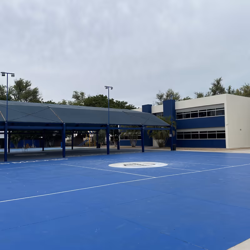 Canchas techadas en las instalaciones de Andes los Mochis